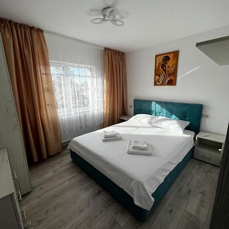 Cozy Urban Accommodation In Beautiful スチャヴァ エクステリア 写真